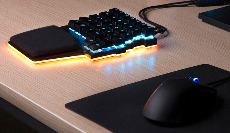 Illustration for article titled A Split Keyboard Built For Esports